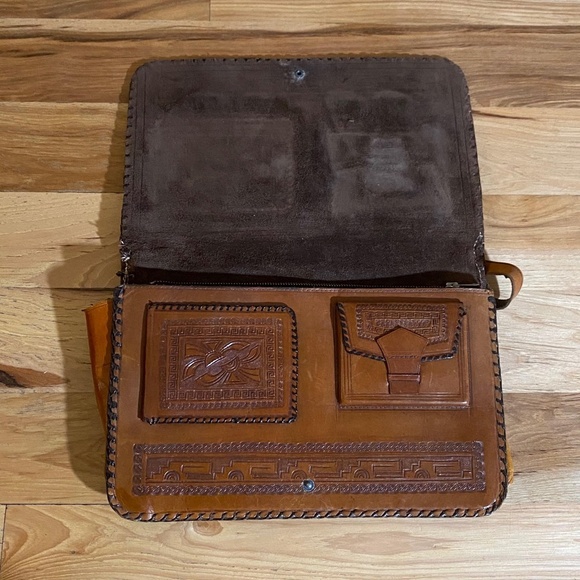 Vintage Hand Tooled Carved Siesta Mexico Leather Handbag w/Small Wallet - Picture 5 of 16